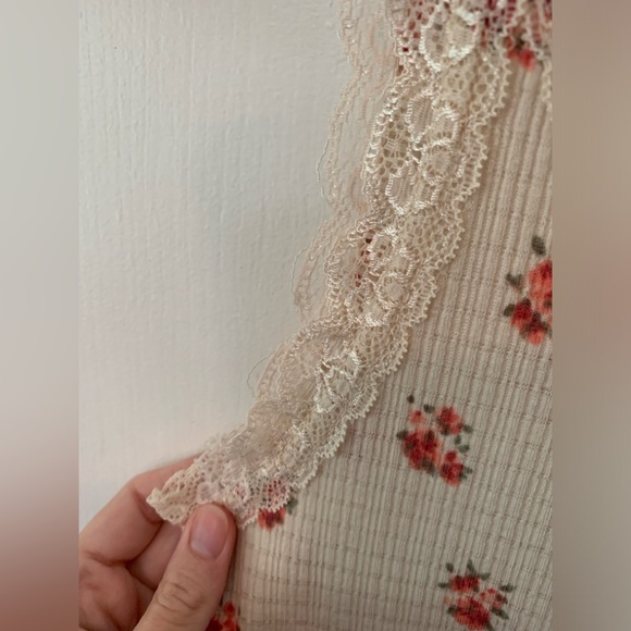 Carly Jean Los Angeles Julia Rose & Lace Tank - Picture 4 of 6